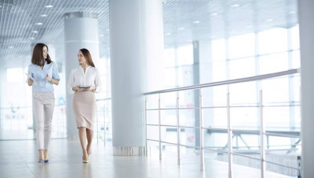 Diez maneras fáciles de estar activo en su rutina de trabajo diario