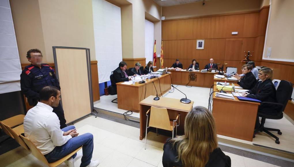 Dani Alves, que afirma que las relaciones fueron consentidas, declarará al final del juicio.
