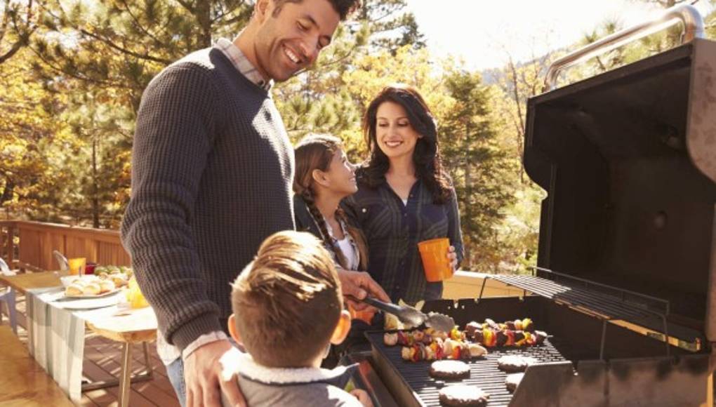 Manténgase seguro cuando cocine al aire libre en verano