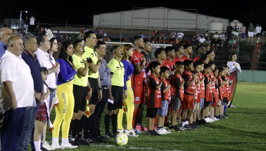 Antes del inicio del partido, se entonó el himno nacional de Honduras.