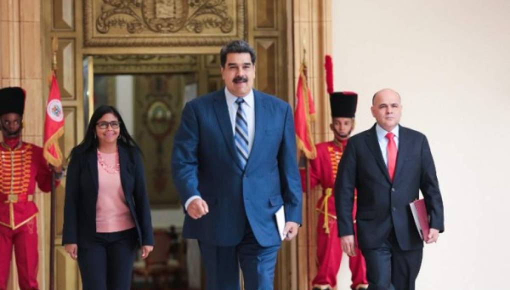 Supremo convoca a Maduro para investirlo como presidente reelecto