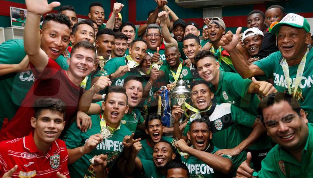 “Siempre fueron buenos momentos, cuando jugaba la gente lo miraba que era de los que sobresalía y le metía mucho coraje, sudaba la camiseta, tuve el apoyo de la afición, mis compañeros y familia. Le doy gracias por todos los momentos en Marathón”, dice Kevin Espinoza sobre su etapa como jugador del equipo verde.