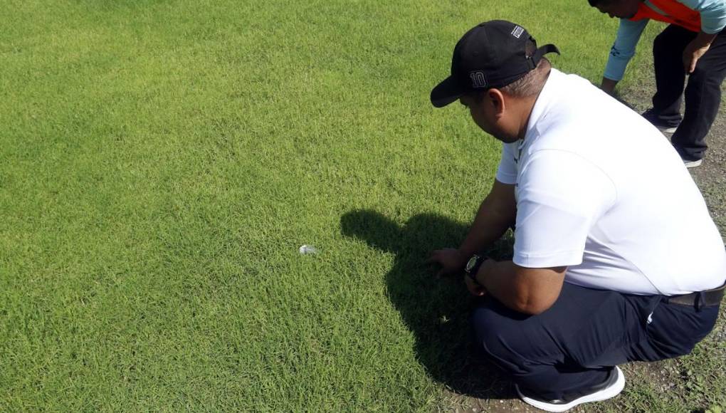 “Esa decisión la tomará el técnico y dirigentes de la Federación, aquí tienen ustedes como sampedranos el estadio Olímpico, el técnico decidirá si se juega en el Olímpico o en el estadio Nacional, que está en óptimas condiciones. Esta cancha del Morazán hay que descartarla”, afirmó Moncada.