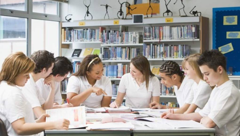 Clases deberían comenzar a las 10 de la mañana