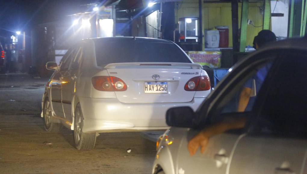 Algunos taxis ruleteros y taxis colectivos trabajan después de las 8:00 pm pero cobran más.
