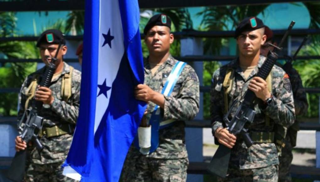 Condecoran y ascienden a soldados en San Pedro Sula