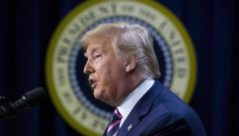Trump llama al primer ministro iraquí para que proteja la Embajada de EEUU