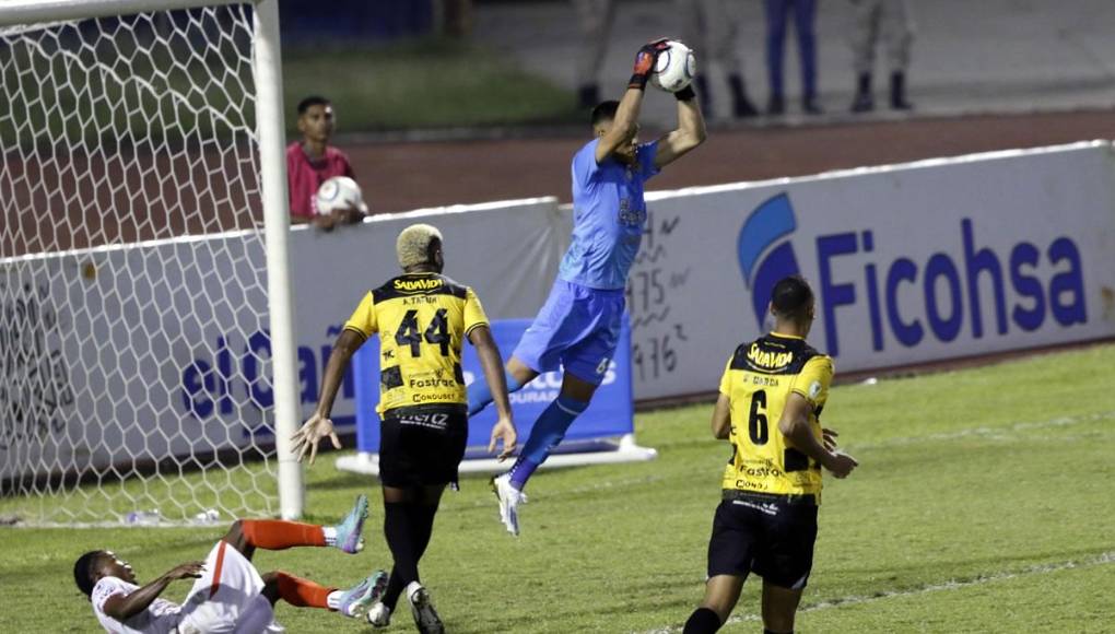 Onan Rodríguez respondió bien en su primer partido en la Liga Nacional con el Real España.