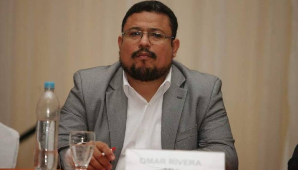 'No se entrega un cheque en blanco': Omar Rivera, de la comisión depuradora  