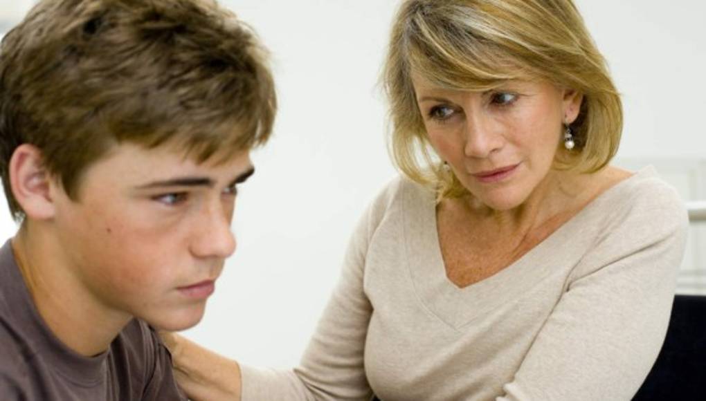 Evite ser un padre sobreprotector, dañará a sus hijos