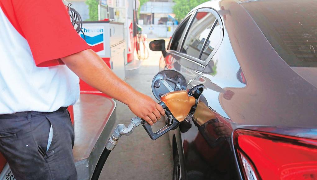 Cambio de octanaje sube costo de gasolina regular