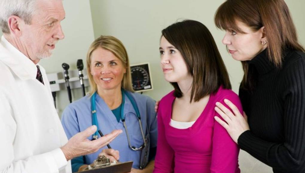 La importancia de llevar a su hija al ginecólogo