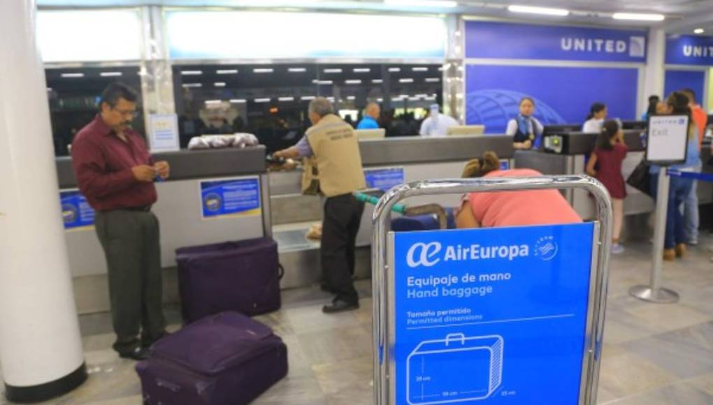 Más de 400 pasajeros confirmados en segundo vuelo de Air Europa - Diario La  Prensa