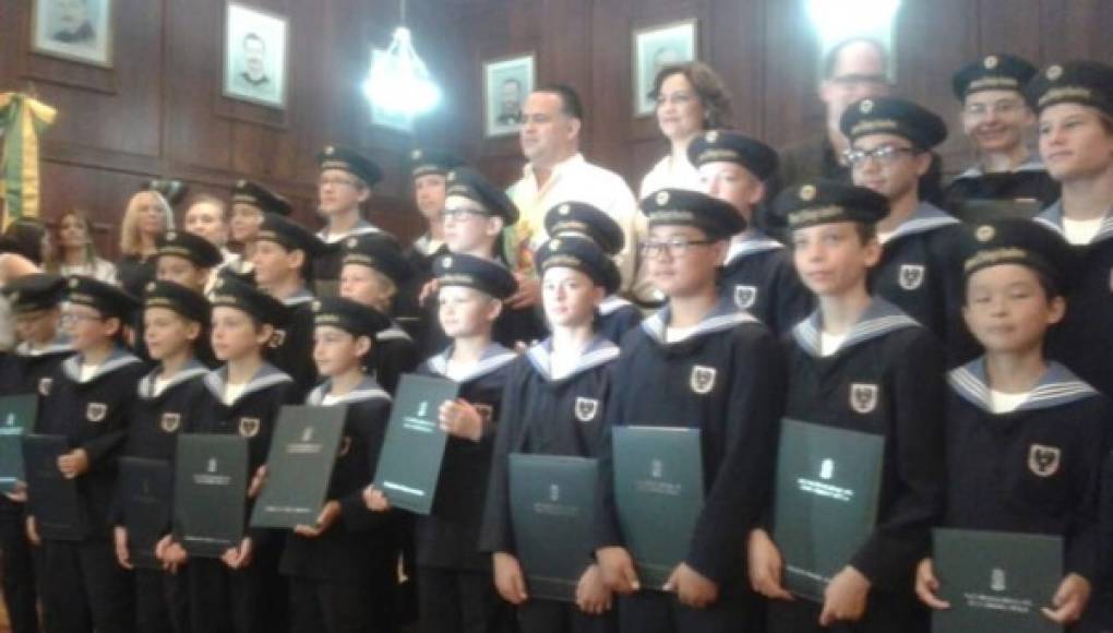 Niños Cantores de Viena reciben honor de huéspedes distinguidos