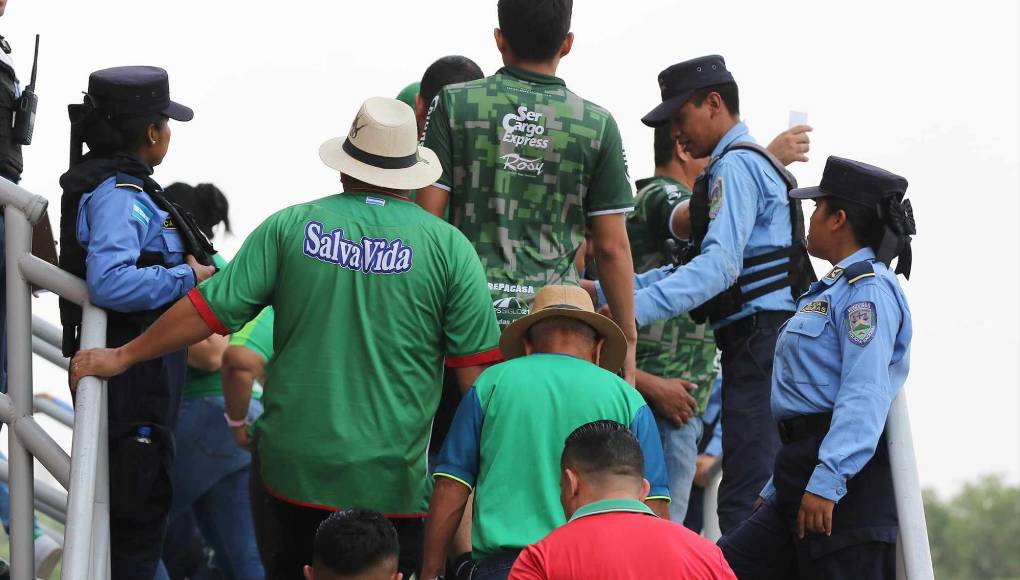 Algunos fanáticos verdolagas viajaron desde San Pedro Sula para apoyar a su amado ‘Monstruo’.