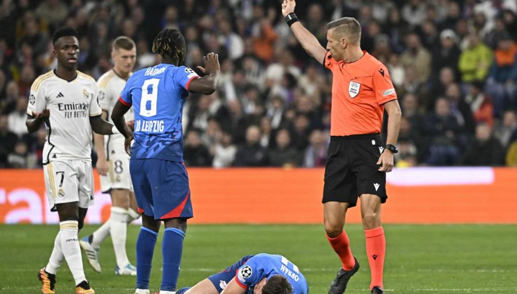 Vinicius se salvó de ser expulsado y únicamente le mostraron tarjeta amarilla.