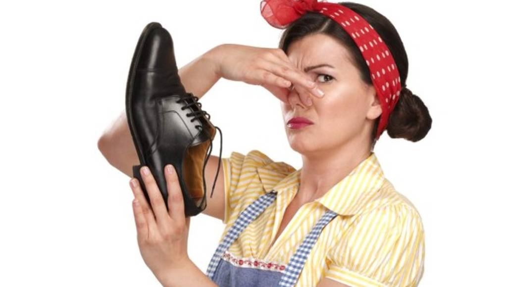 Elimine el mal olor de los zapatos  