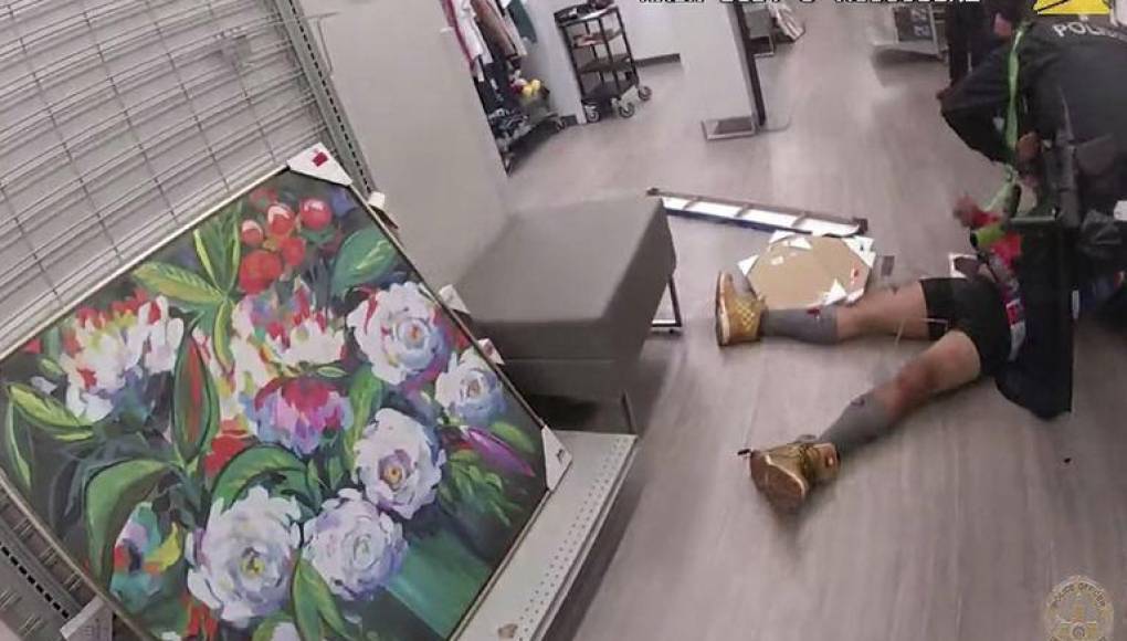 Dramático video del tiroteo en el que murió una joven que se probaba vestido de quinceañera en tienda de EEUU