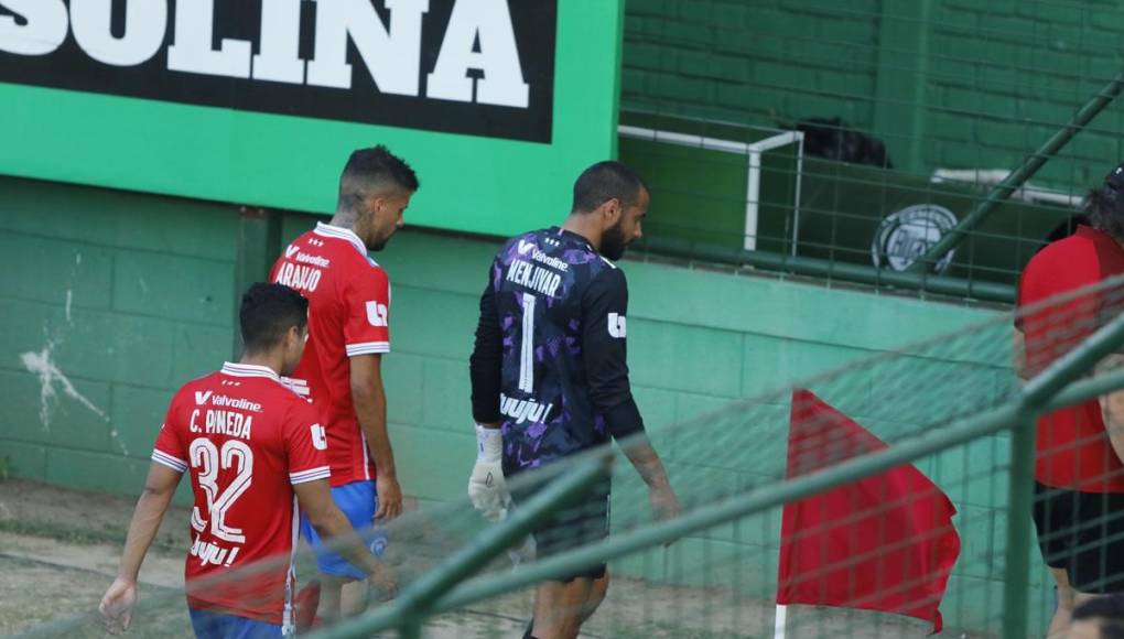 Los jugadores del Olimpia salieron tristes del Yankel tras sufrir la segunda derrota consecutiva del Torneo Clausura 2024.