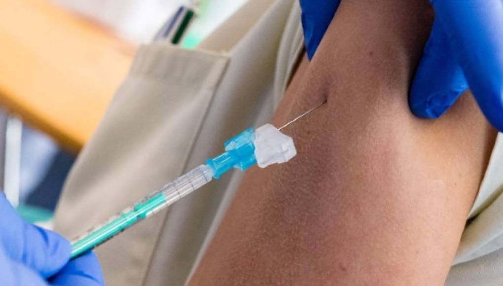 Francia, Italia y Alemania también suspenden uso de vacuna de AstraZeneca