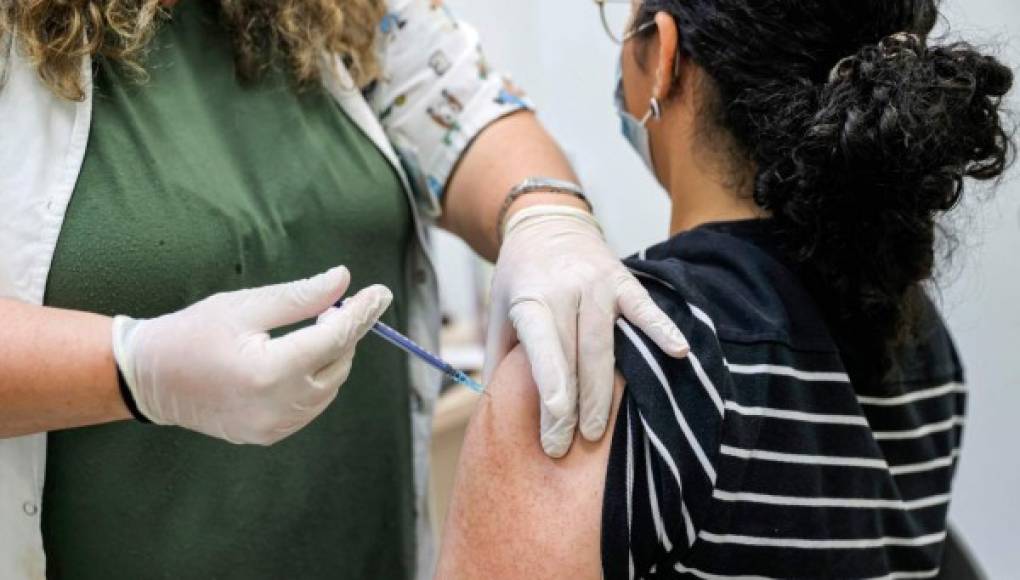 Recuperados de covid 19 solo necesitan una dosis de vacuna, según estudio