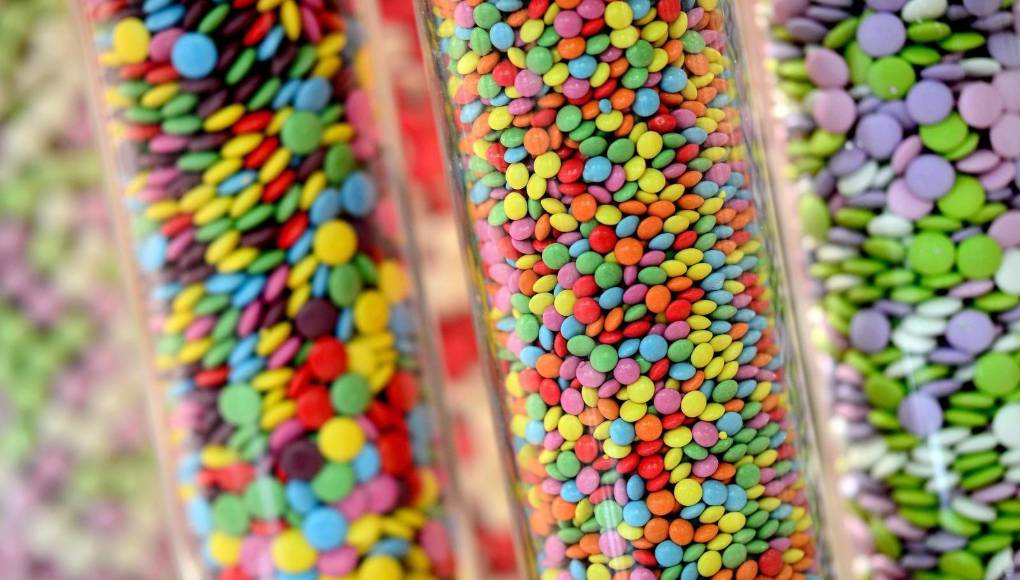 USA considera prohibir el colorante rojo nº 3, presente en bebidas, dulces y snacks