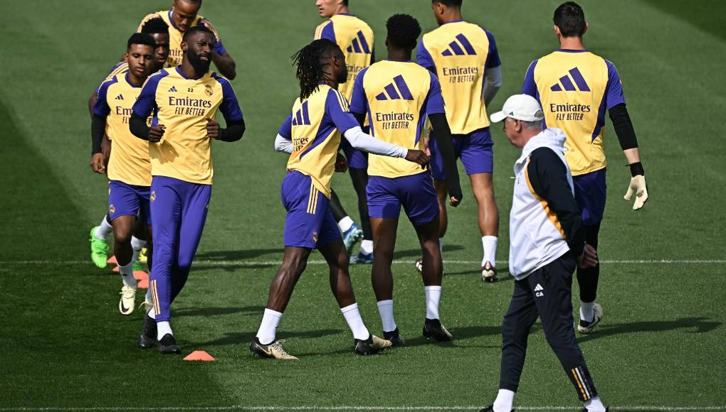 Para este partido, <b>Carlo Ancelotti </b>se lleva a todos sus jugadores disponibles y la gran novedad ha sido <b>Thibaut Courtois</b>.