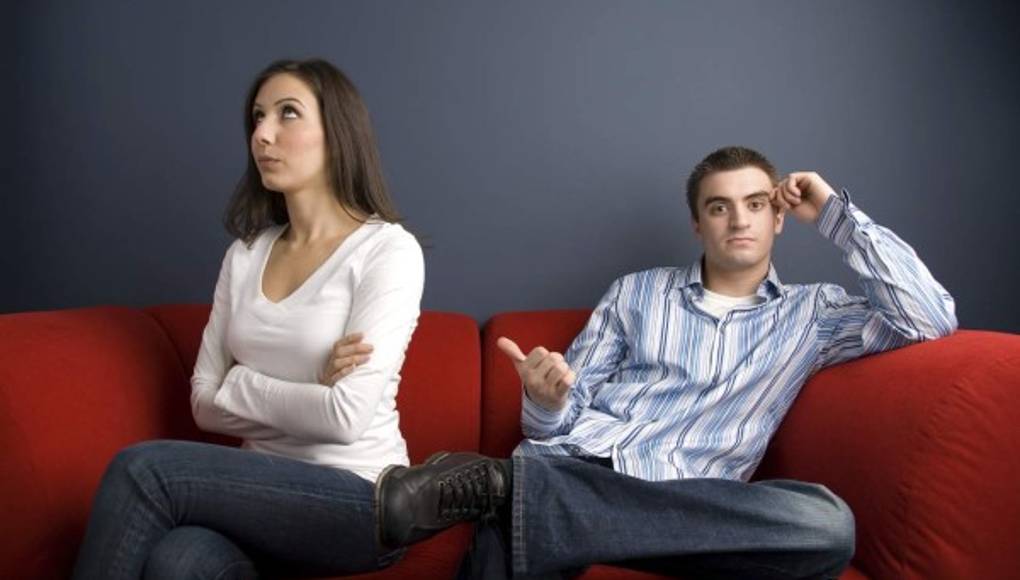 Conductas que no debes tolerarle a un hombre