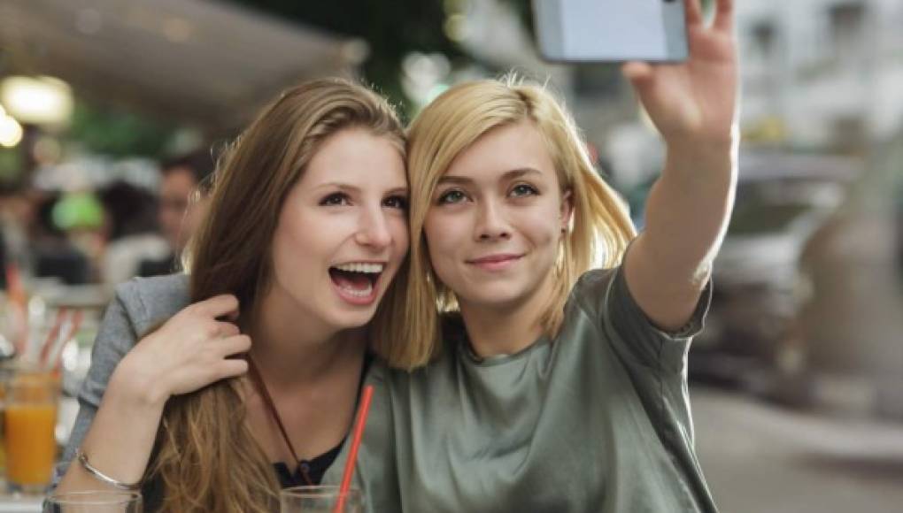 La moda del selfie ayuda al resurgir de la cirugía y los retoques faciales