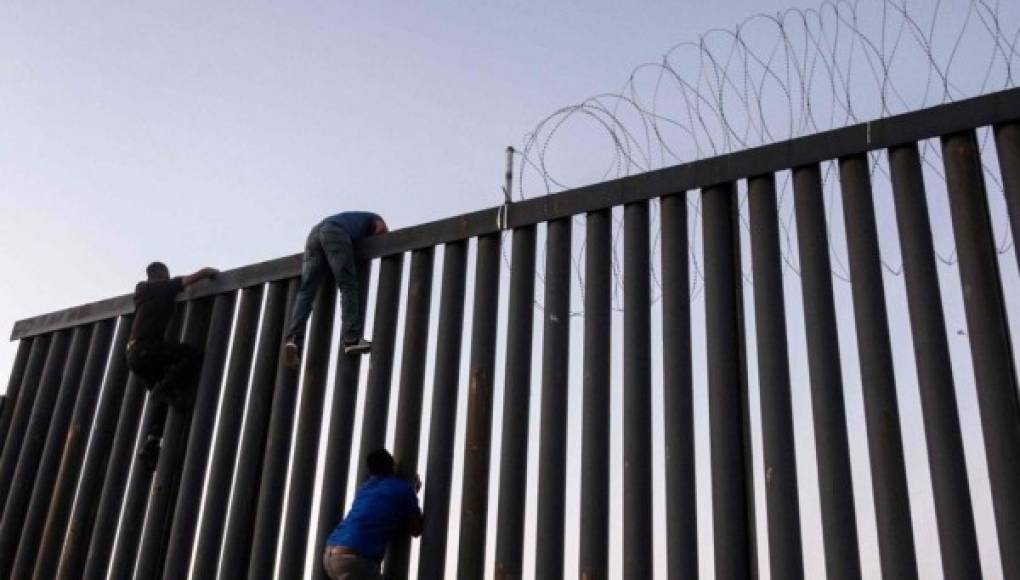Muere inmigrante hondureña al caer del muro cuando intentaba ingresar a EEUU