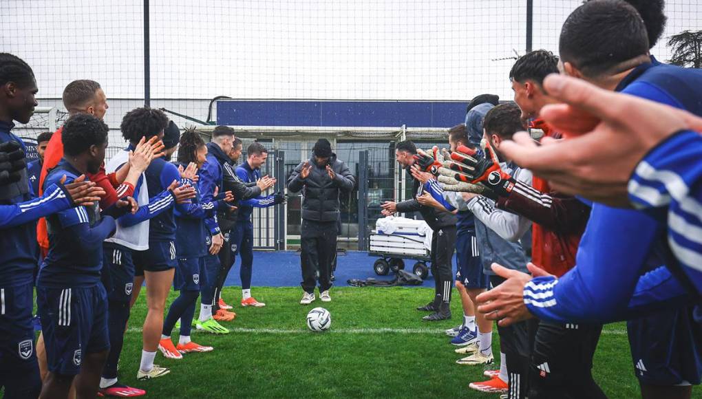 El atacante hondureño es muy querido por sus compañeros del Girondins de Burdeos.