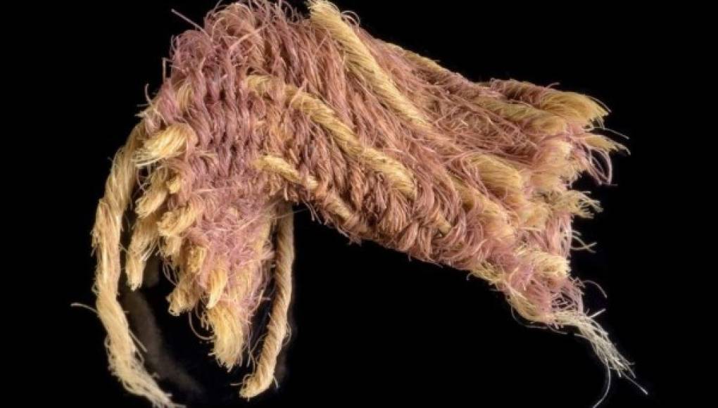 Descubren en Israel tejidos púrpura de 3,000 años de antigüedad