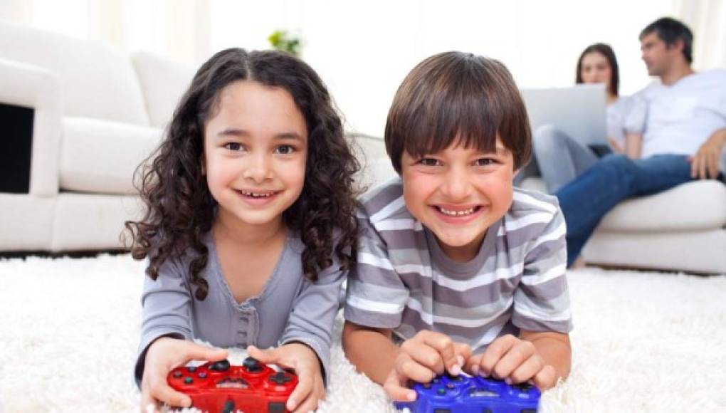 Los papás deben jugar videojuegos con sus hijos