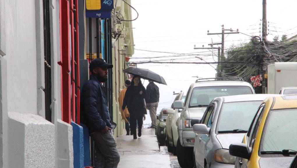 Otras zonas, como el occidente y oriente, también experimentarán condiciones climáticas adversas a partir del domingo. 