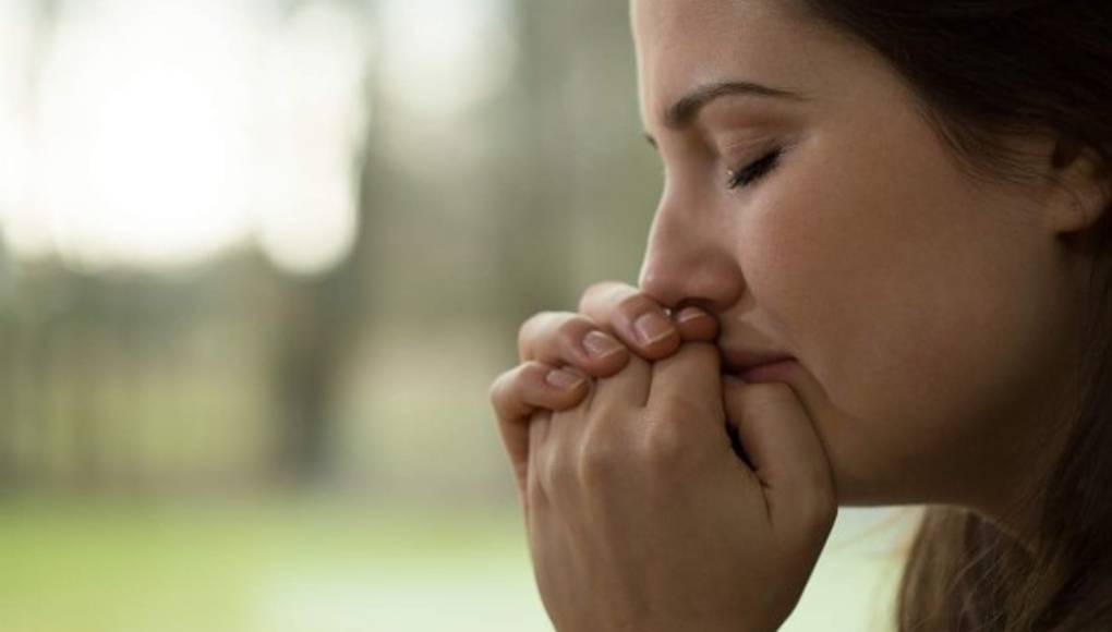 Él siente celos, ella sale mucho y no quiere dar explicaciones