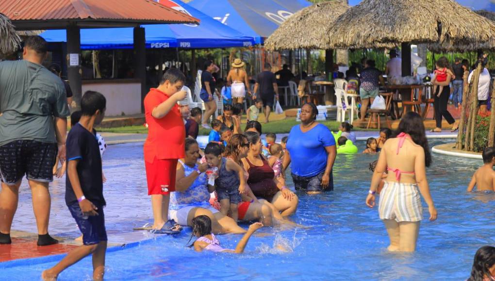 Deslizador gigante, la sensación para veraneantes en El Progreso