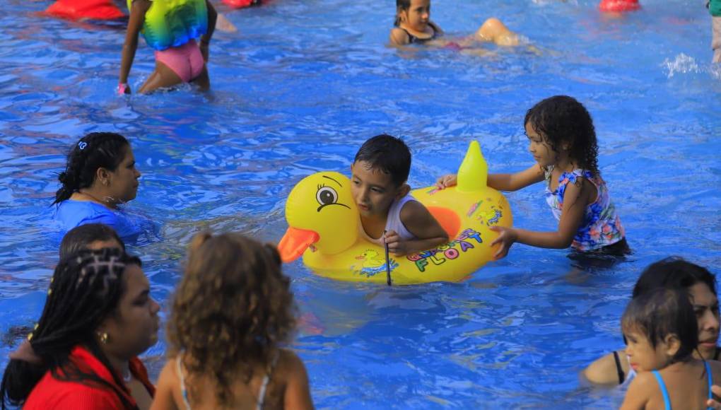 Deslizador gigante, la sensación para veraneantes en El Progreso