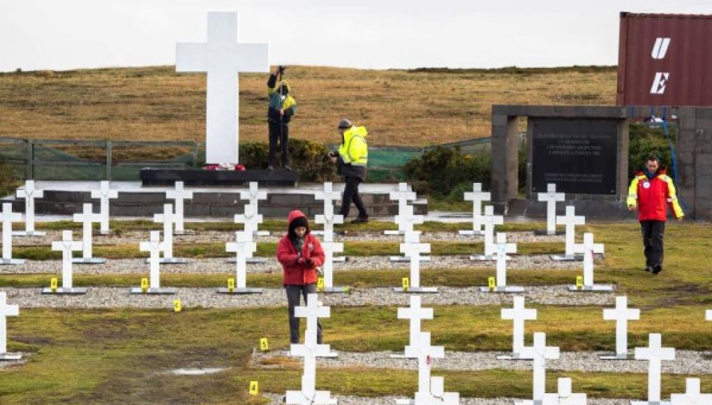 Hallan restos de soldado caído en la guerra de Malvinas