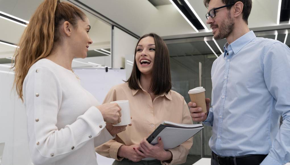 ¿Cómo hablarle a tu “crush” del trabajo?