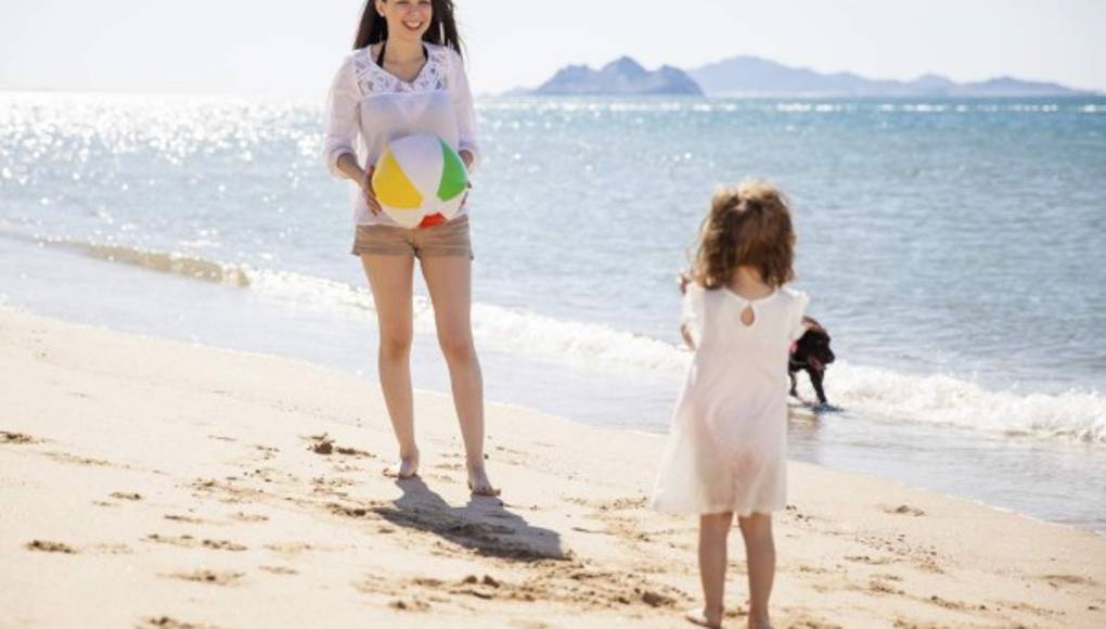 Consuma alimentos ricos en fibra y manténgase bien hidratado en todo momento