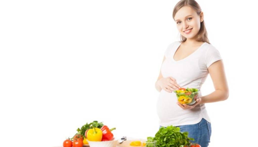 La embarazada debe comer bien y hacer ejercicio