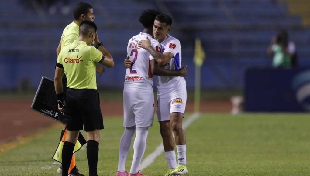 Andy Nájar salió del partido para dejar su lugar a Maylor Núñez.