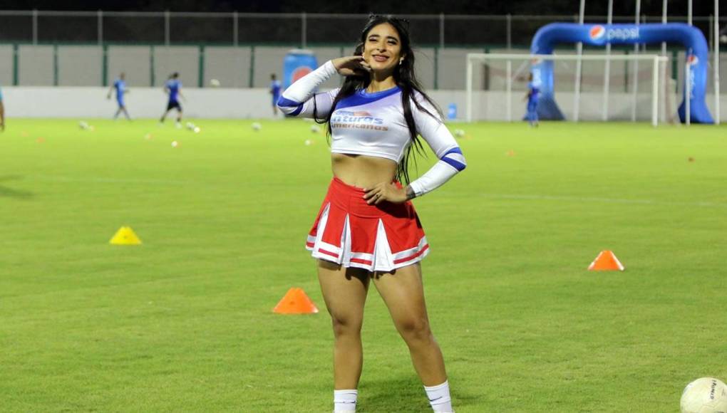 Una bella chica que robó miradas en el estadio Carlos Miranda de Comayagua.