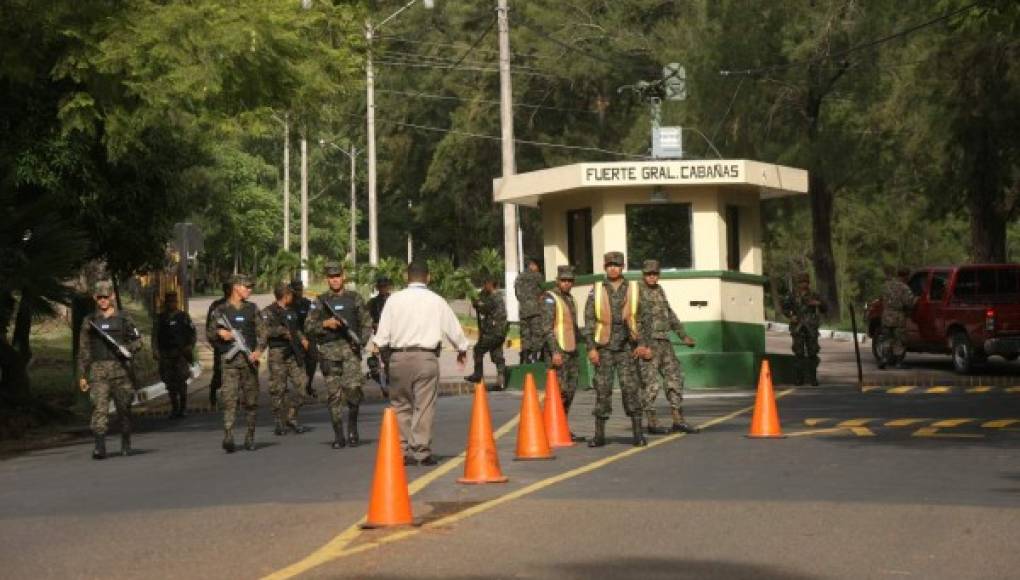 Honduras: Mario Zelaya pasa su primera noche preso