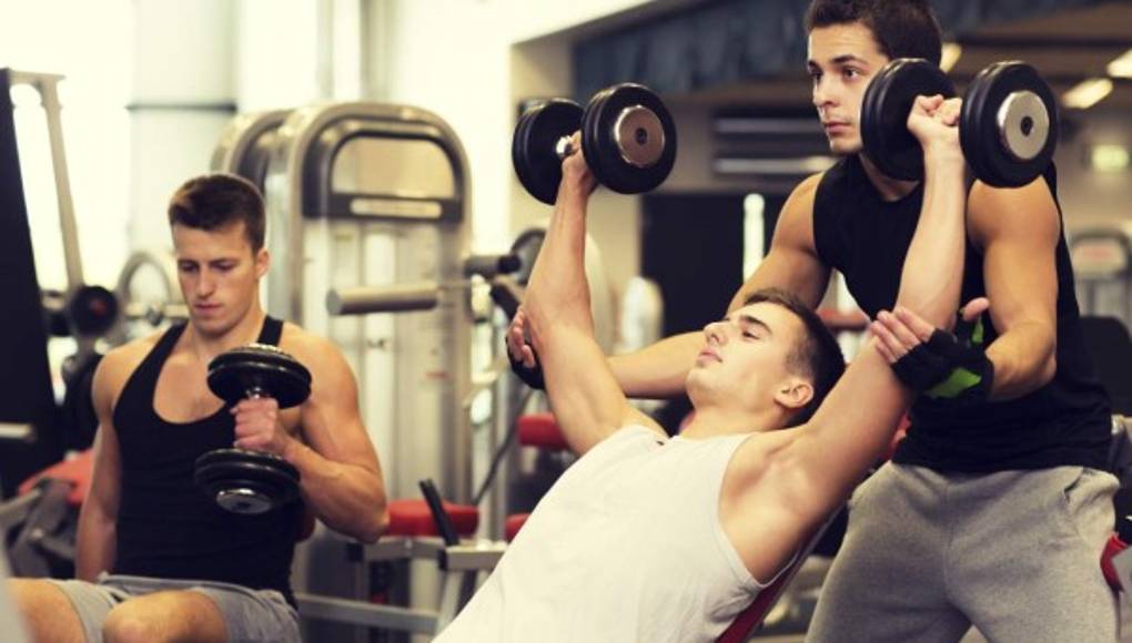 ¿Levanta pesas? Pruebe a hacer pausas más largas entre las series para maximizar la musculatura