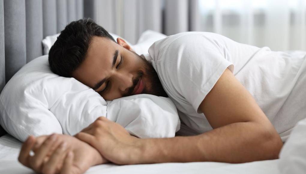 Recuperar las horas de sueño el fin de semana podría hacerle bien a tu corazón