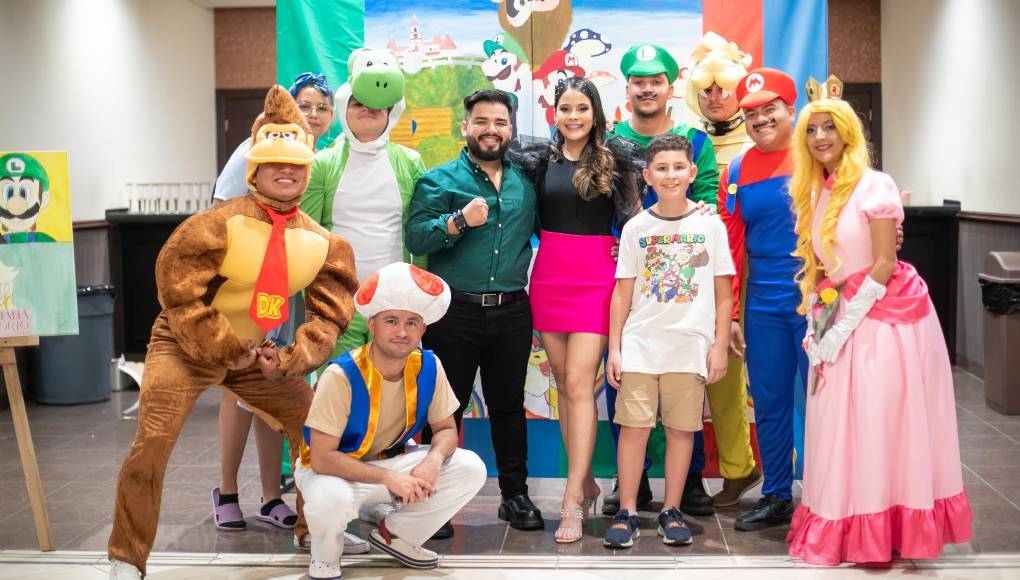 La academia artística Diana Sorto Dance Studio ha llevado a cabo su presentación de danza y pintura, la cual llevó por nombre “Super Mario Artventure” y se realizó en el Teatro José Francisco Saybe. Baile, actuación y música en vivo fue parte de lo que se vivió en el divertido y cultural evento.