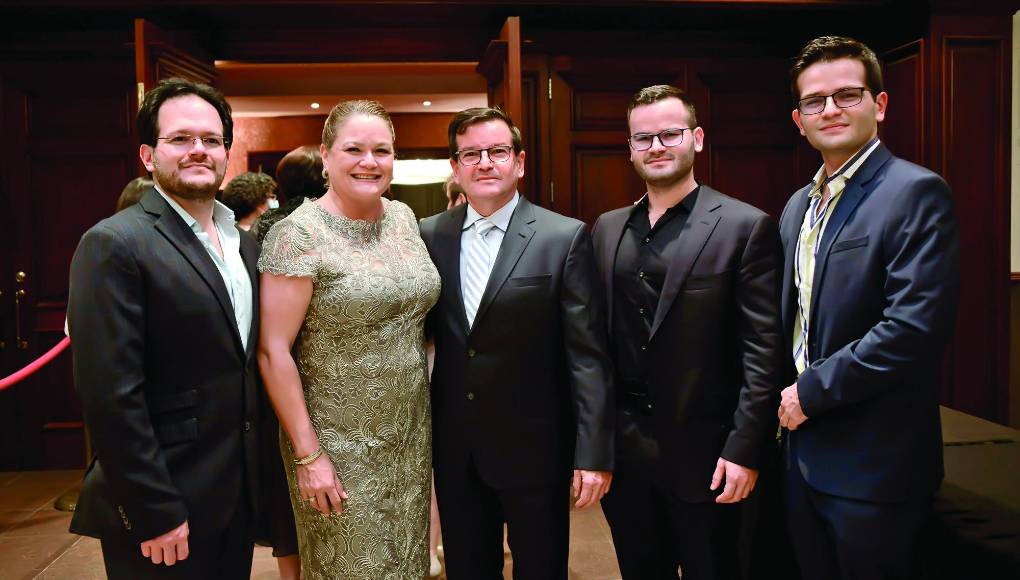 Daniel, Cecilia, Rubén, Iván y Liam Wolozny