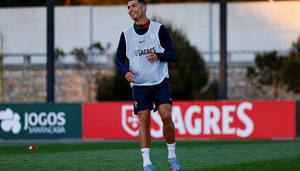 Aunque no estuvo en el evento de manera presencial, Cristiano Ronaldo también se hizo presente en la Semana de la Modas de París con el homenaje de Georgina. El portugués actualmente está concentrado en Arabia Saudita con Al Nassr.