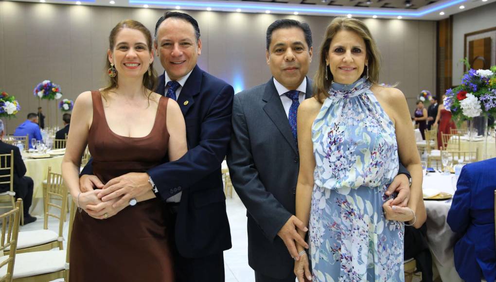 Pili y Mario Hun junto a Paul y Mercy Asturias